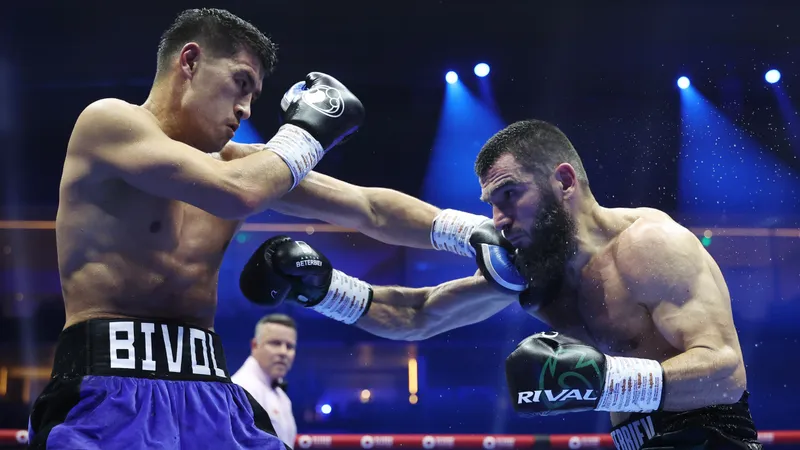 Прямая трансляция боя бетербиев бивол. Бетербиев в нокдауне. Бетербиев с поясами. Прямая трансляция боя бетербиев бивол. Прямая трансляция боя бетербиев бивол.