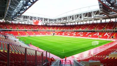 400 кг взрывчатки на трибунах: в Москве «заминировали» стадион во время матча
