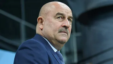Черчесов прокомментировал слухи о своем профессиональном будущем