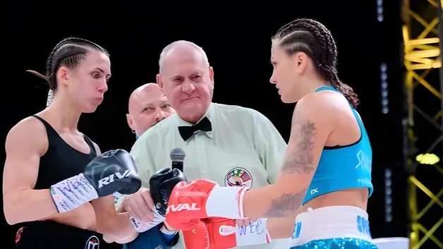 Анастасия Петренко (5-0, 3 KO) и Оксана Бондаренко (7-2, 1 KO)