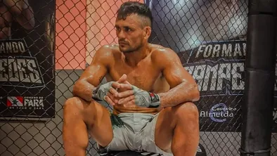 Бразильского бойца UFC дисквалифицировали на полгода: на чем попался Сильва де Андраде