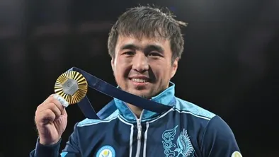 Елдос Сметов 