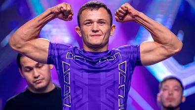 Бекзат Алмахан 