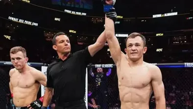 Алмахан победил канадца на UFC 315