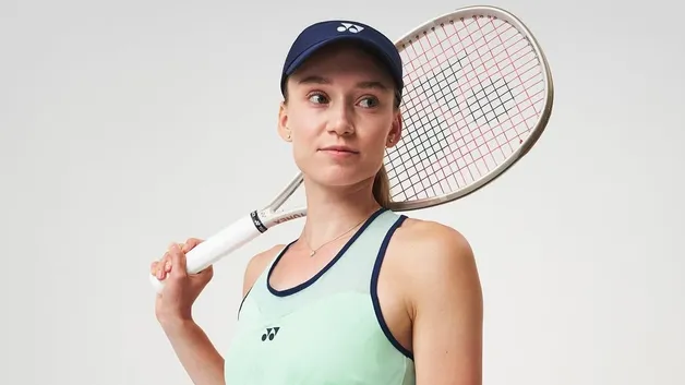 Теннисистка Елена Рыбакина удивила новой формой