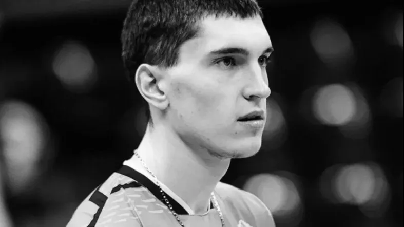 Доигровщик волейбольного «Кузбасса-2» умер в 18 лет Доигровщик волейбольного «Кузбасса-2» умер в 18 лет фото на sportnews.kz от 28 мая 2025 13:56