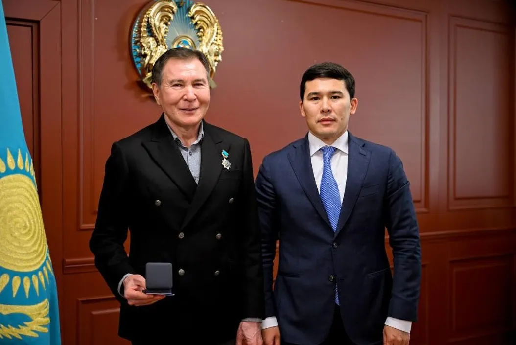 Что сказал министр одному из сильнейших фехтовальщиков Казахстана Что сказал министр одному из сильнейших фехтовальщиков Казахстана фото на sportnews.kz от 29 мая 2025 08:18