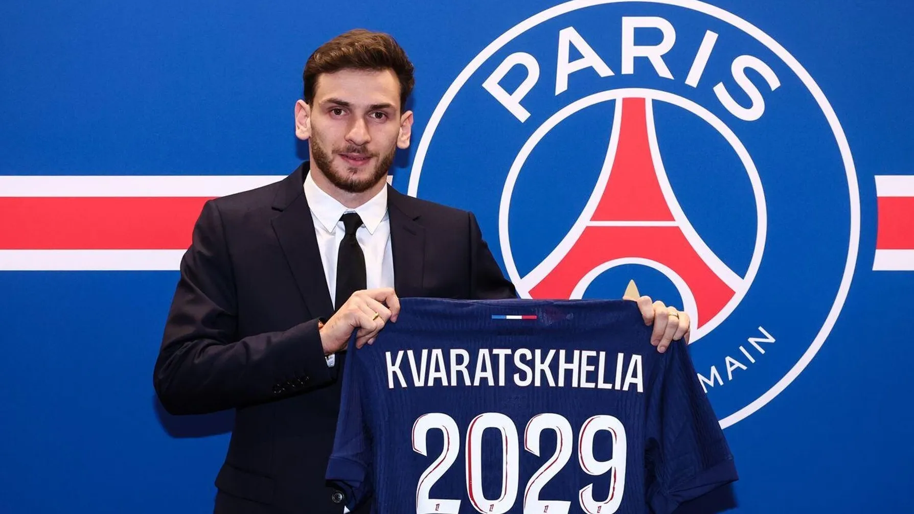 Футбол Хвича Кварцхелия фото на sportnews.kz от 04 июня 2025 08:46