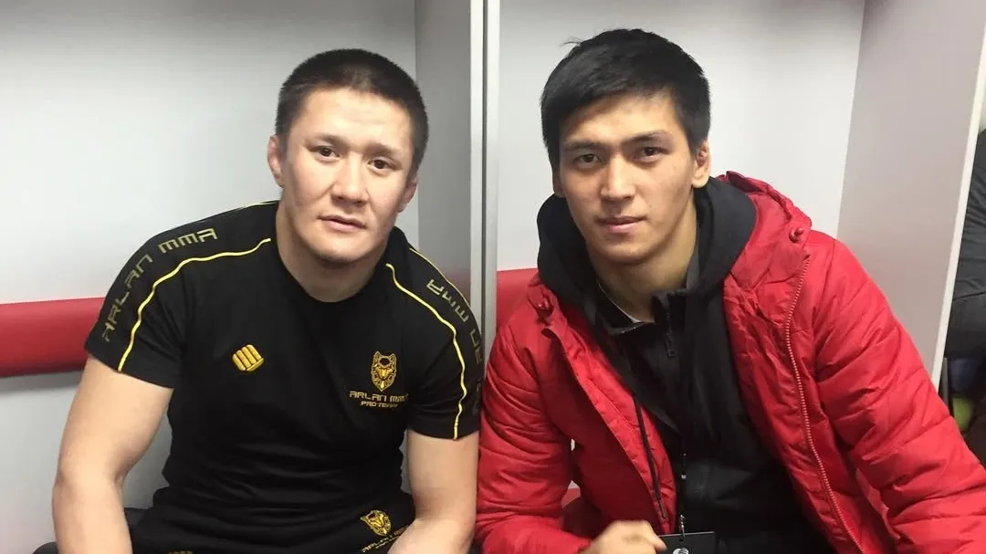 Жалгас Жумагулов и Азат Максум Жалгас Жумагулов и Азат Максум фото на sportnews.kz от 22 июня 2025 15:50