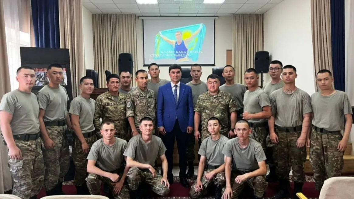 Серик Сапиев в гостях у нац.гвардии Серик Сапиев в гостях у нац.гвардии фото на sportnews.kz от 04 июля 2025 16:30