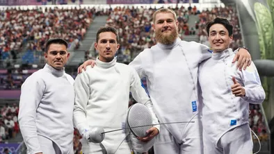 Сборная Казахстана по фехтованию драматично проиграла Японии и поборется за бронзу