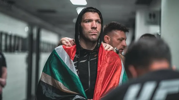 Непредсказуемый Дю Плесси: чемпион UFC троллит прогнозистов перед боем с Чимаевым