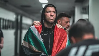 Непредсказуемый Дю Плесси: чемпион UFC троллит прогнозистов перед боем с Чимаевым