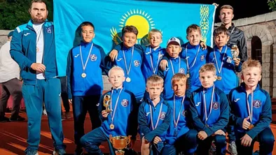 Юные футболисты "Алтай Өскемен"