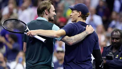 Янник Синнер объяснил, почему Александр Бублик выглядел бледно на US Open
