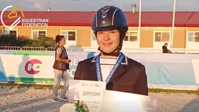 Казахстанские всадницы стартовали на Кубке Югры: первые медали уже в активе