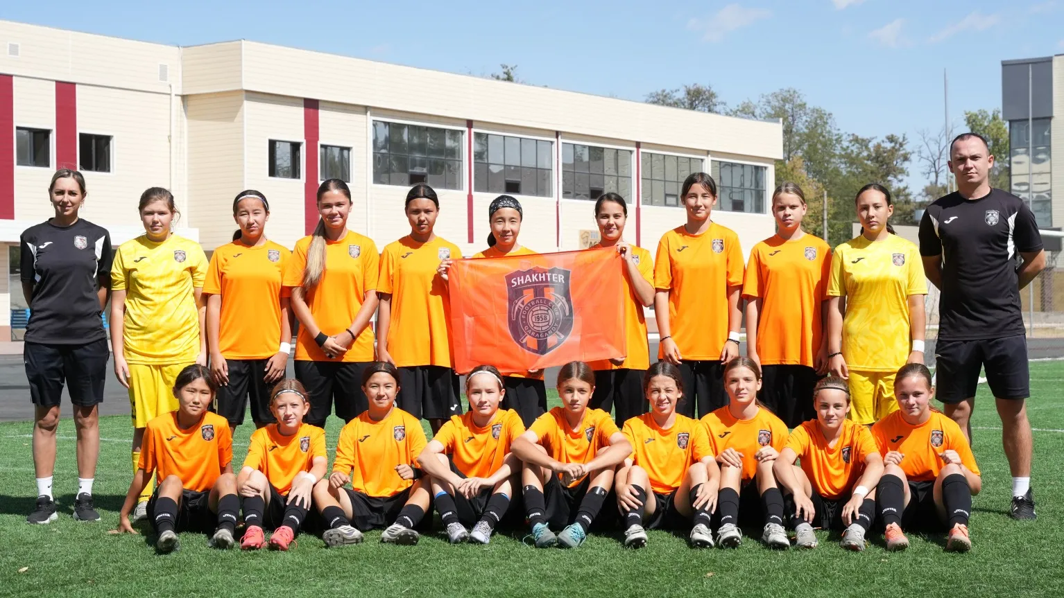 Завершился чемпионат Казахстана среди девичьих команд: «Шахтер» — лучший в стране фото на sportnews.kz от 18 сентября 2025 13:21