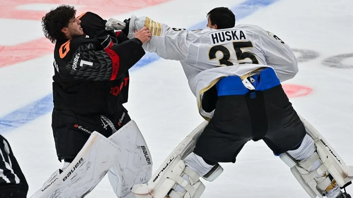 Вратари устроили драку посреди матча КХЛ: зрители в восторге фото на sportnews.kz от 02 октября 2025 13:44