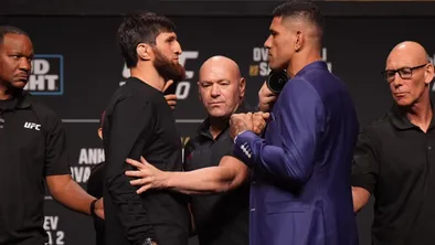 Анкалаев и Перейра провели битву взглядов перед UFC 320