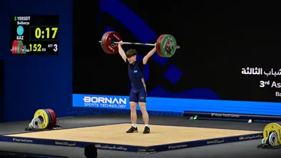 Серебро и бронза Ерсеита: казахстанский тяжелоатлет вошел в число лучших на ЮАИ