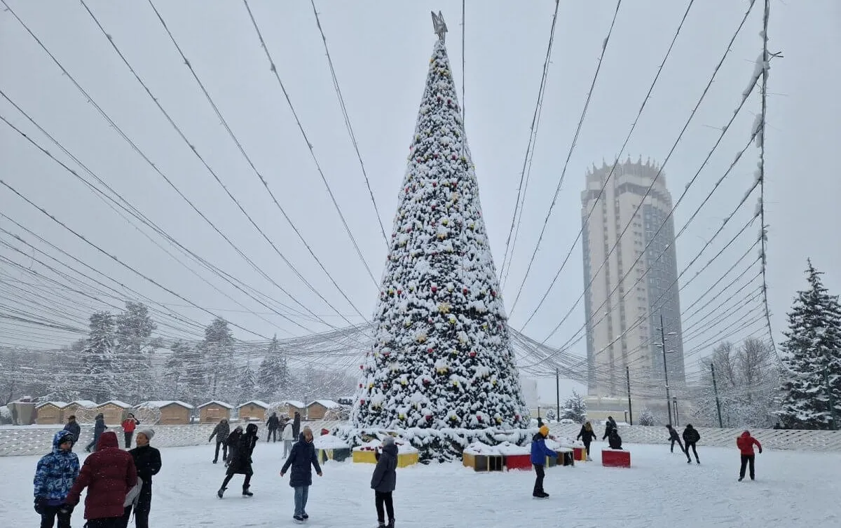 Открытый каток в Алматы фото на sportnews.kz от 30 октября 2025 14:00
