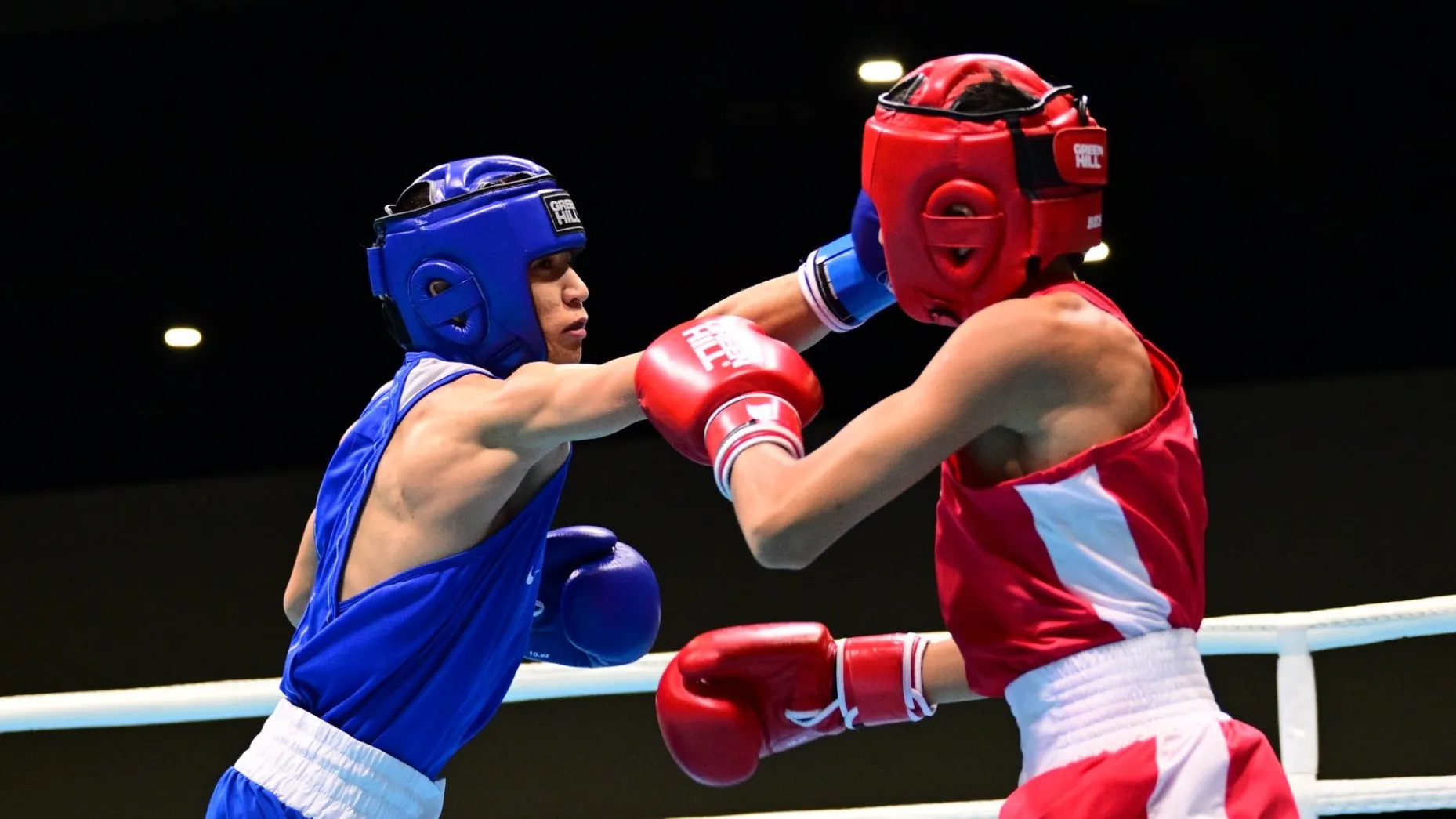 Казахстанский боксер уступил сопернику из Узбекистана в финале Азиады фото на sportnews.kz от 30 октября 2025 15:19