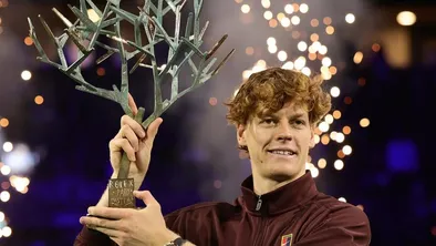 Синнер выиграл турнир в Париже и вернул себе вершину рейтинга, но сезон еще не окончен