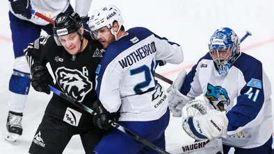 Удар по защите «Барыса»: травма Тайлера Уотерспуна надолго вывела его из строя