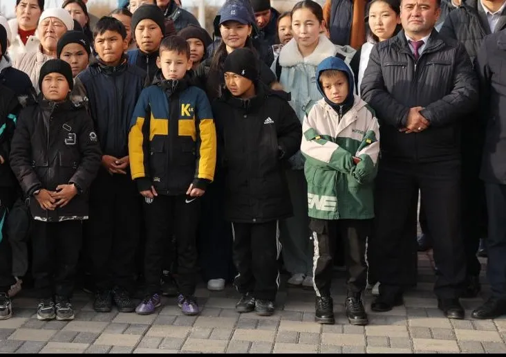 Радостные дети села Бостандык, на открытии ФОК фото на sportnews.kz от 10 ноября 2025 11:01