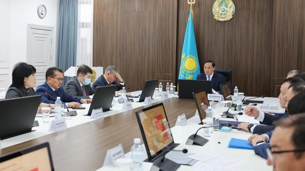 Заседание под председательством акима области Ербола Карашукеева фото на sportnews.kz от 12 ноября 2025 16:40