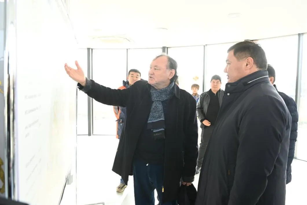 Аким Кызылординской области и Кул-Мухаммед Мухтар Абрарулы фото на sportnews.kz от 14 ноября 2025 12:31