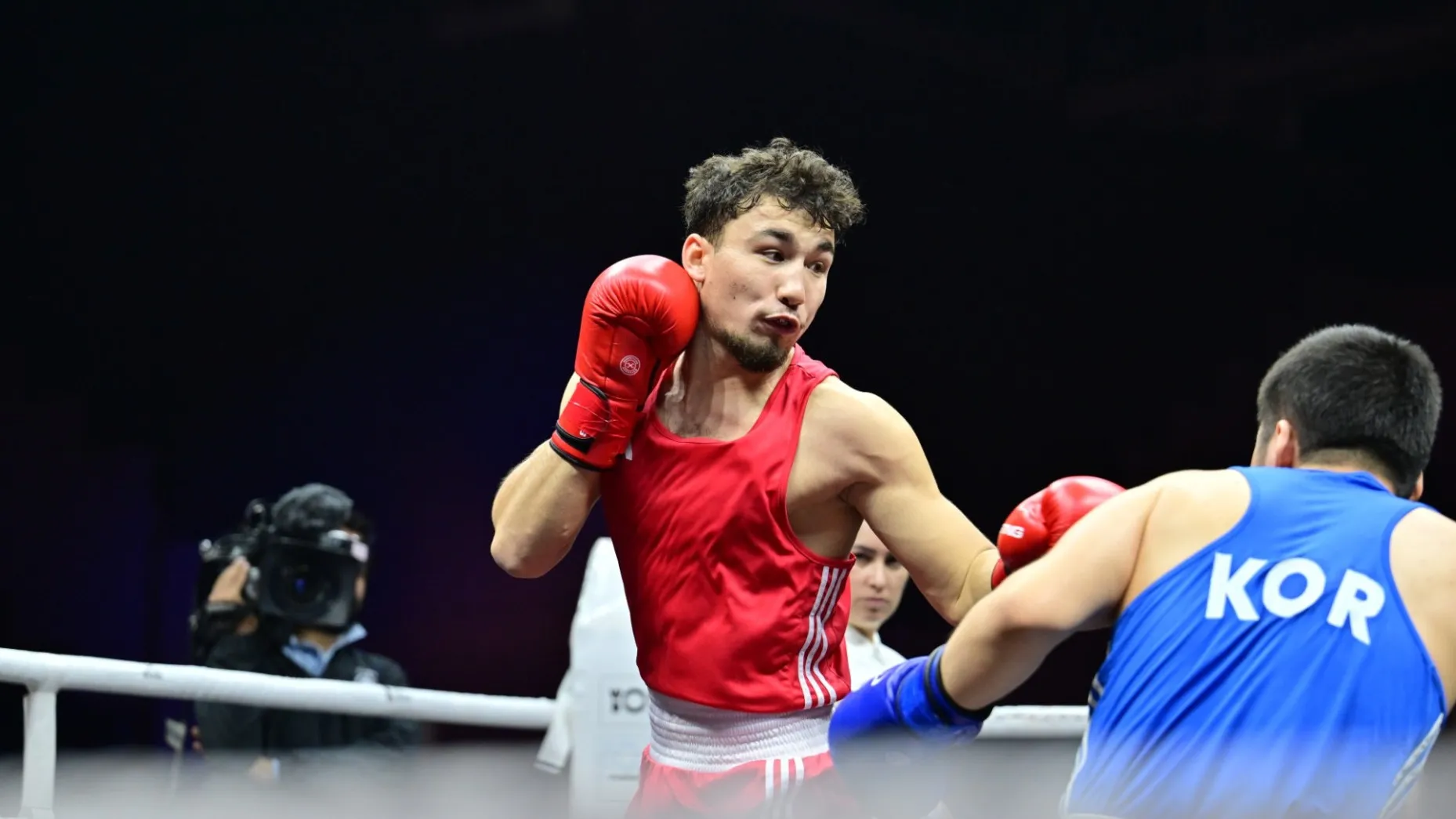 Казахстанский боксер обеспечил себе медаль на Кубке мира в Индии фото на sportnews.kz от 17 ноября 2025 10:43