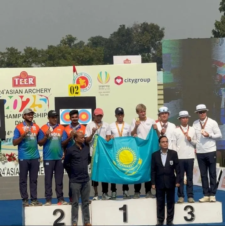 Аким Акмолинской области Марат Ахметжанов поздравил лучника Андрея Тютина с исторической победой на чемпионате Азии  фото на sportnews.kz от 17 ноября 2025 13:46