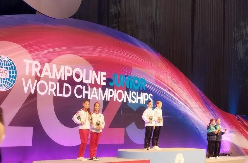 На мировом первенстве по батутной гимнастике в испанском городе Памплона  фото на sportnews.kz от 17 ноября 2025 16:18