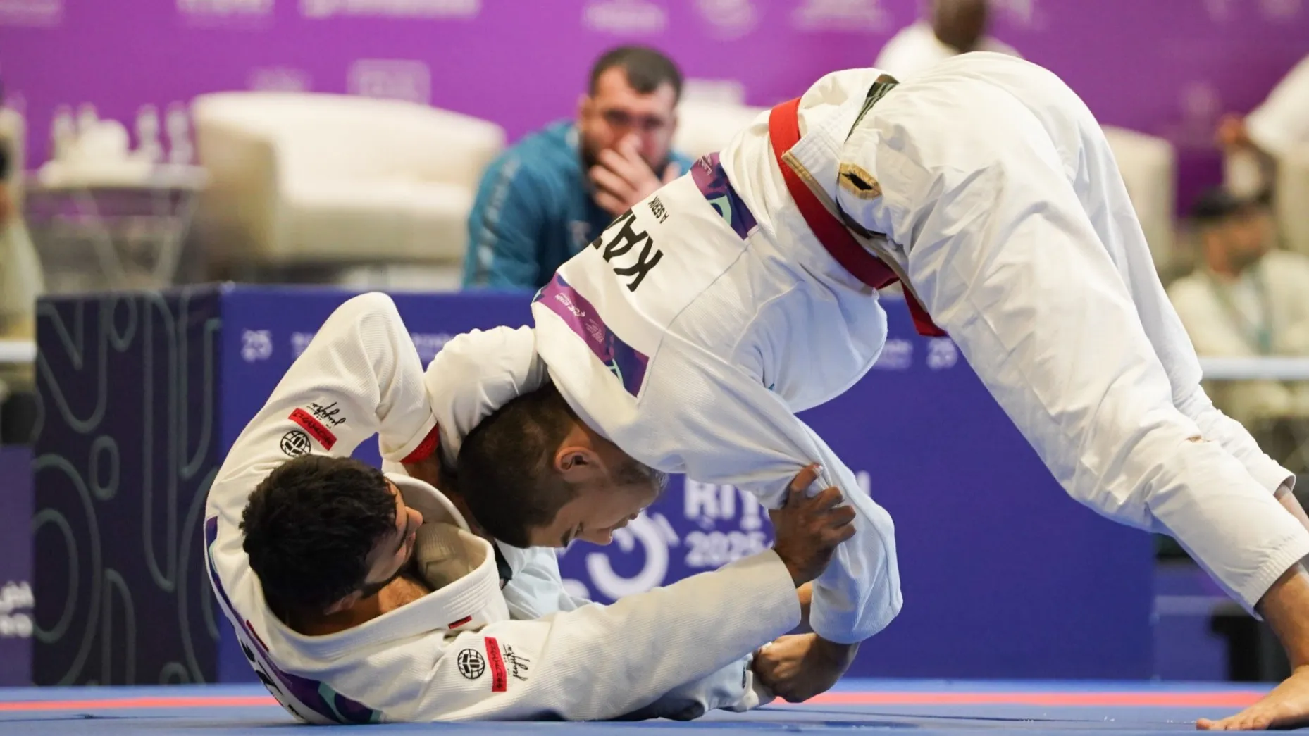 Казахстанский джиу-джитсер успешно выступает на Исламиаде: финал обещает интригу фото на sportnews.kz от 20 ноября 2025 14:44