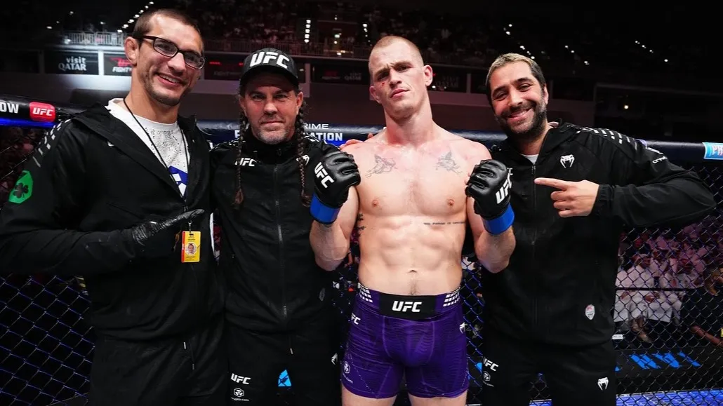 Арман Царукян одержал победу над Дэном Хукером: что не поделили Чимаев и Гэрри после боя фото на sportnews.kz от 24 ноября 2025 12:46