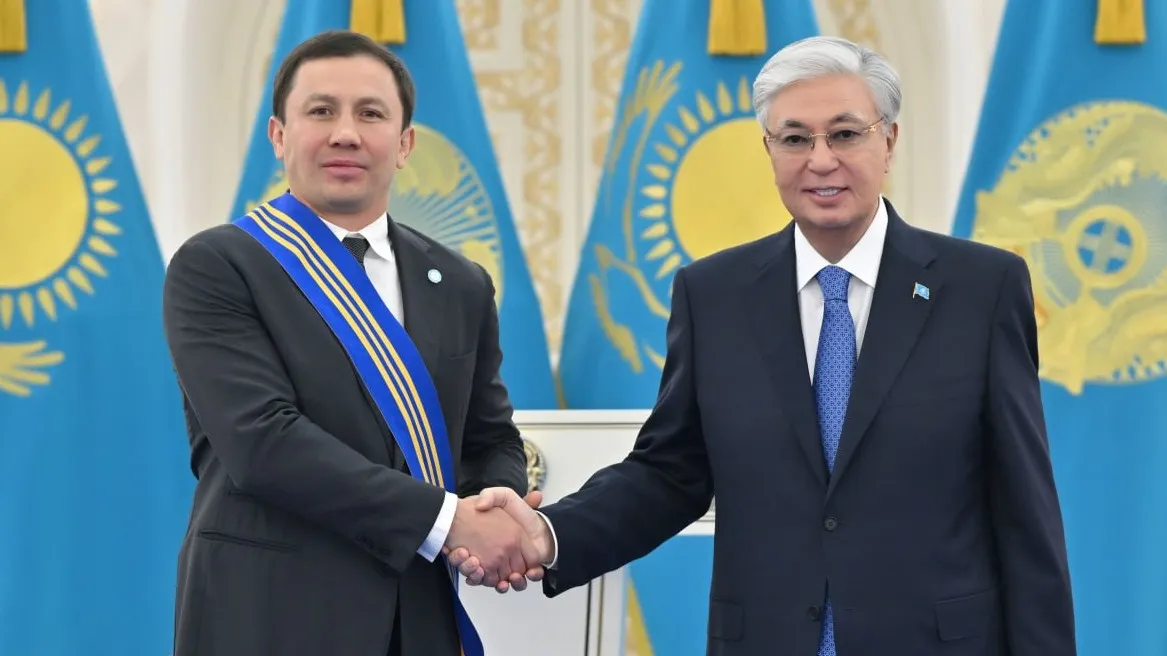 Токаев вручил Головкину орден «Барыс» I степени: что президент выделил в его работе фото на sportnews.kz от 26 ноября 2025 09:46