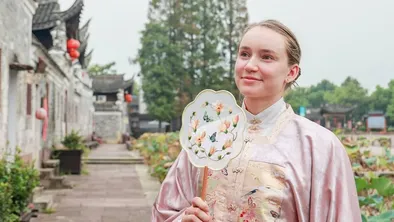 Елена Рыбакина рассказала, почему не показывает эмоции, и о росте призовых