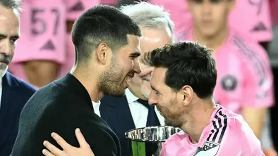 Карлос Алькарас вручил трофей Лионелю Месси: детали награждения «Интера» в Майами