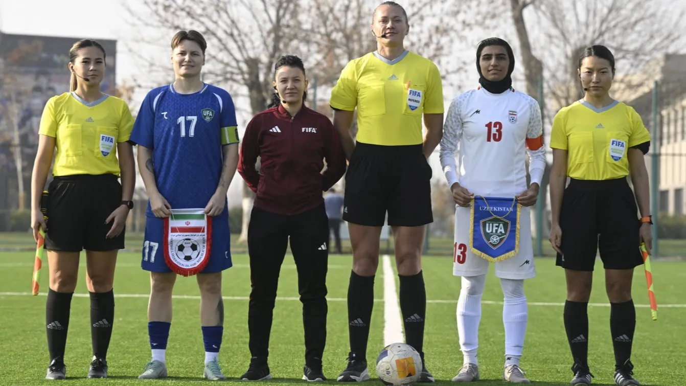 Казахстанские арбитры обслужили победный матч сборной Узбекистана над Ираном фото на sportnews.kz от 02 декабря 2025 09:18