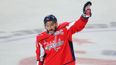 Овечкин снова переписывает историю НХЛ: сколько шайб осталось до очередного рекорда