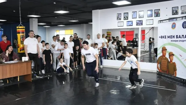В Астане прошло семейное состязание «Отец и сын — в одной команде». Программа «Адал азамат».