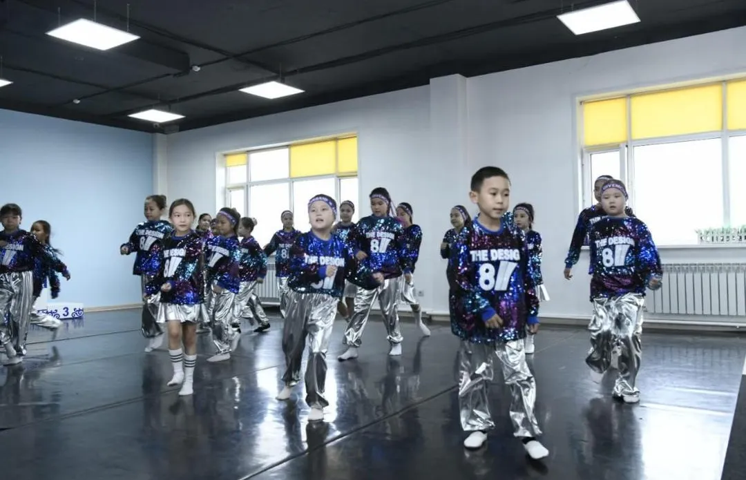 В Астане прошло семейное состязание «Отец и сын — в одной команде». Программа «Адал азамат». фото на sportnews.kz от 08 декабря 2025 11:10