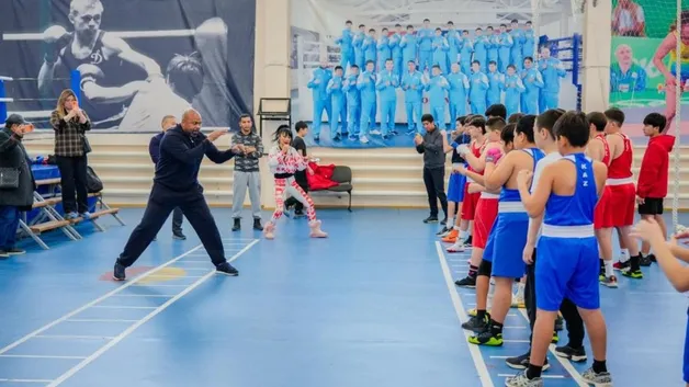 Рой Джонс провел мастер-класс для юных спортсменов в Астане