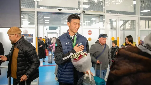 Восточноказахстанцы встретили победителя чемпионата мира в аэропорту