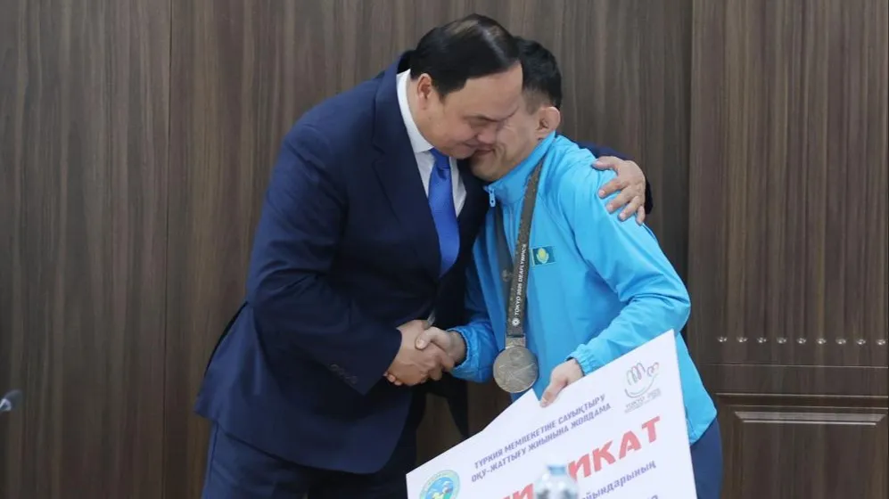 Аким Жамбылской области Ербол Карашукеев фото на sportnews.kz от 10 декабря 2025 10:30