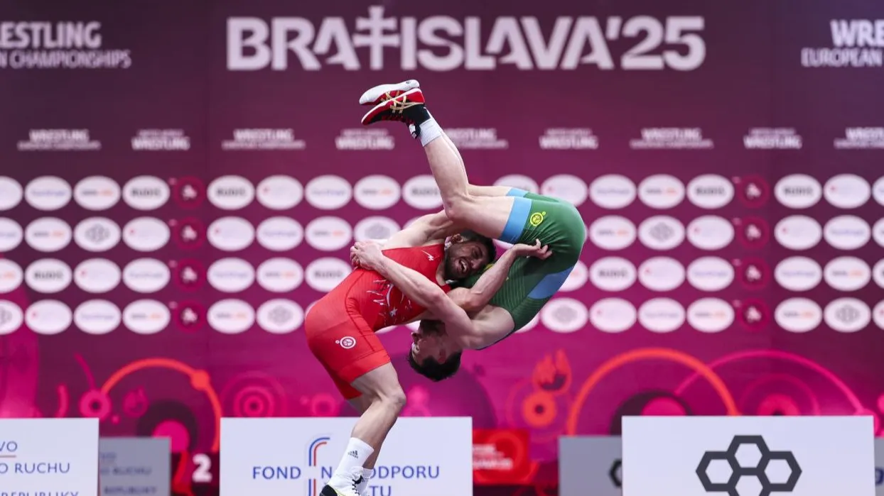 Бросок в борьбе фото на sportnews.kz от 19 декабря 2025 15:13