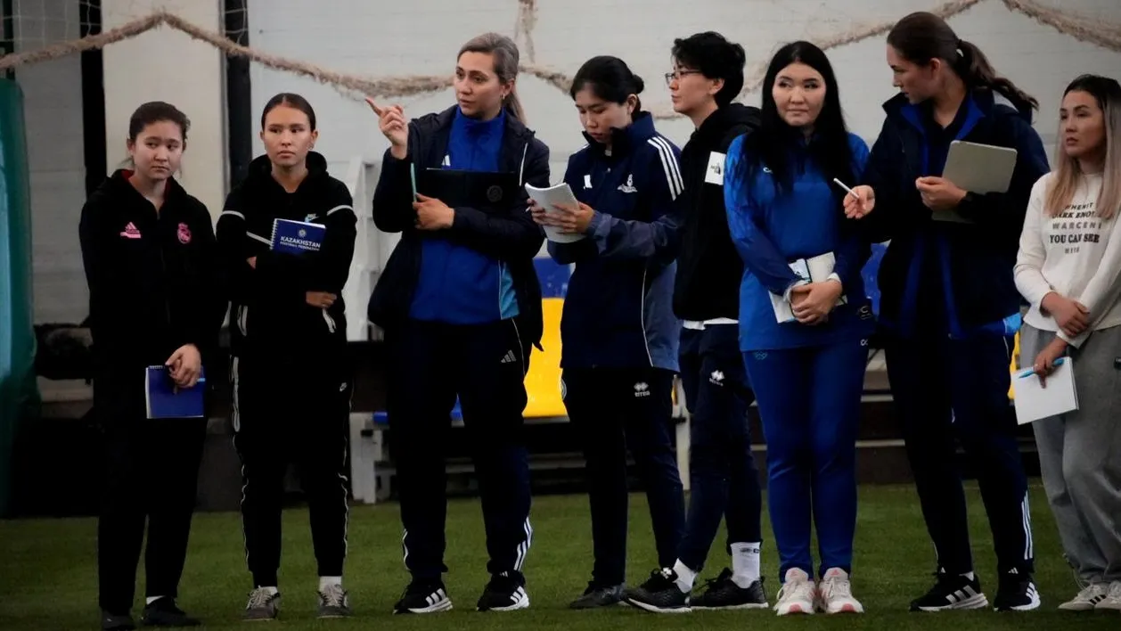 В Казахстане запустили первый курс УЕФА для девушек-тренеров: фото на sportnews.kz от 19 декабря 2025 16:19