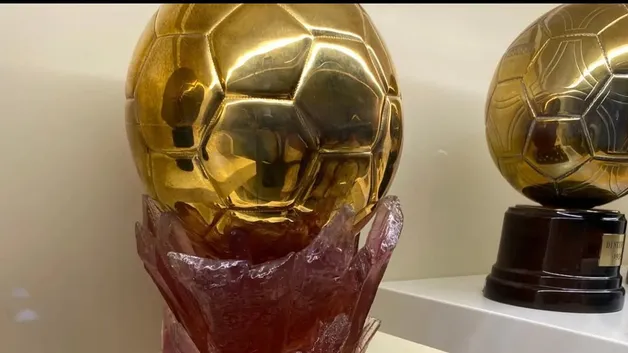 супер золотой мяч