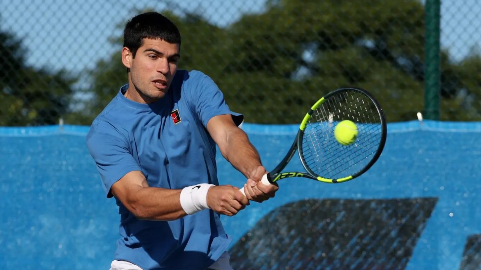 Рождество на корте: Карлос Алькарас не сбавляет обороты перед сезоном-2026 фото на sportnews.kz от 25 декабря 2025 10:19